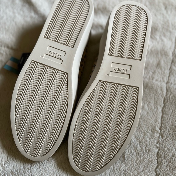 Toms  Natural Textured Cheetah shoes - Picture 4 of 4